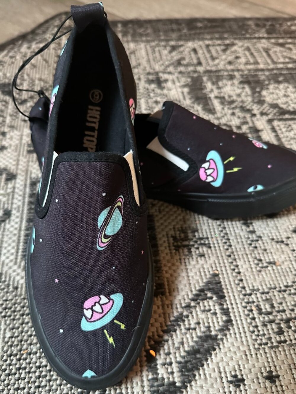 NWT Funky & Unique Hot Topic Alien & UFO Space Canvas Slip-On Sneakers - Size 6